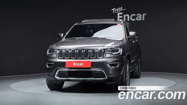 Jeep Grand Cherokee 2018 — Şəkil 13/20