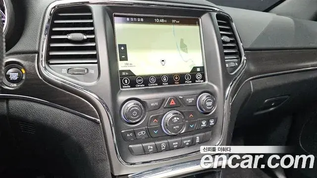 Jeep Grand Cherokee 2018 — Şəkil 11/20