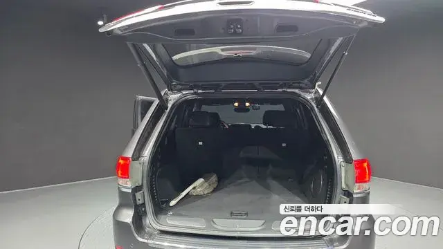 Jeep Grand Cherokee 2018 — Şəkil 18/20