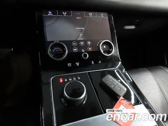 Land Rover Range Rover Velar 2019 — Photo 8/20