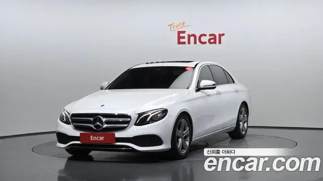 Mercedes-Benz E-Class 2018 — Photo 11/30