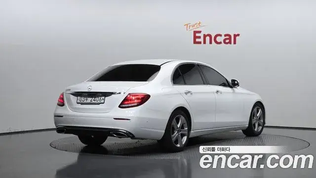 Mercedes-Benz E-Class 2018 — Photo 19/30