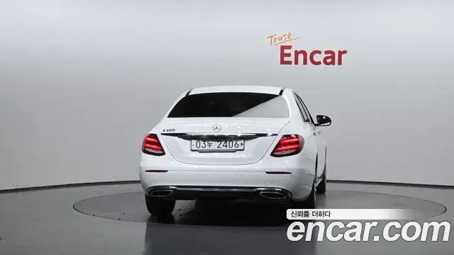 Mercedes-Benz E-Class 2018 — Photo 16/30