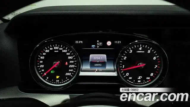 Mercedes-Benz E-Class 2018 — Photo 24/30