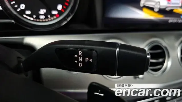 Mercedes-Benz E-Class 2018 — Photo 21/30