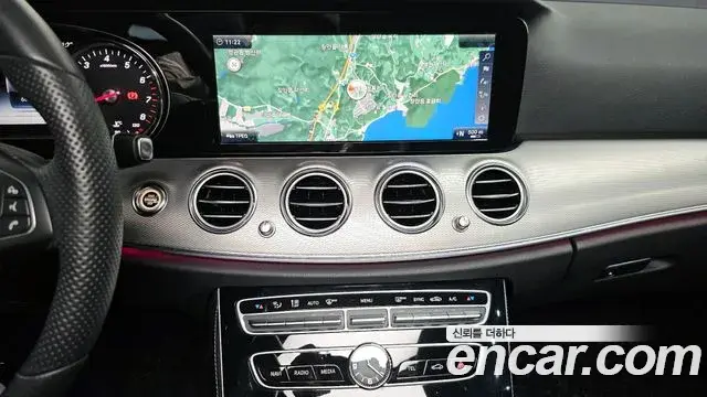 Mercedes-Benz E-Class 2018 — Photo 8/30