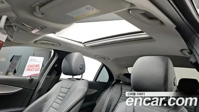 Mercedes-Benz E-Class 2018 — Photo 5/30