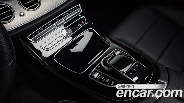 Mercedes-Benz E-Class 2018 — Photo 26/30
