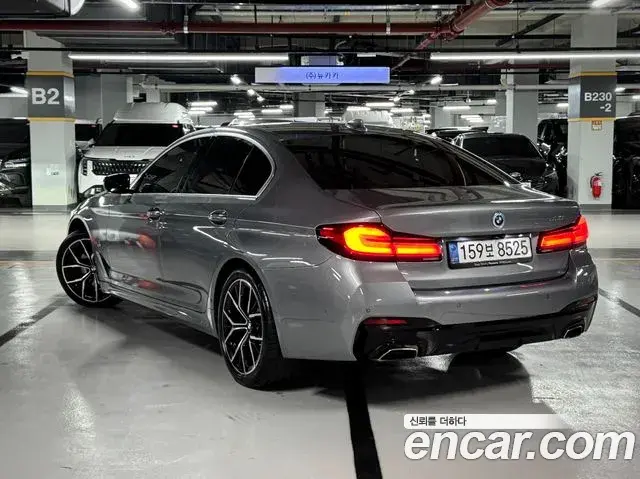 BMW 5 Series 2022 — Фото 1/20