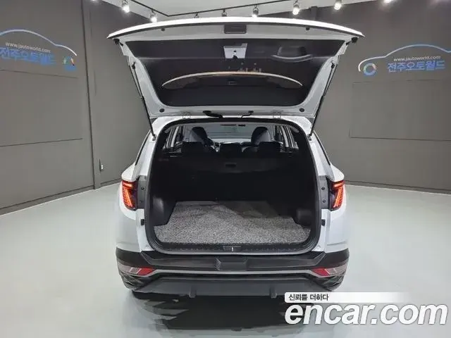 Hyundai Tucson Hybrid 2021 — ფოტო 18/20