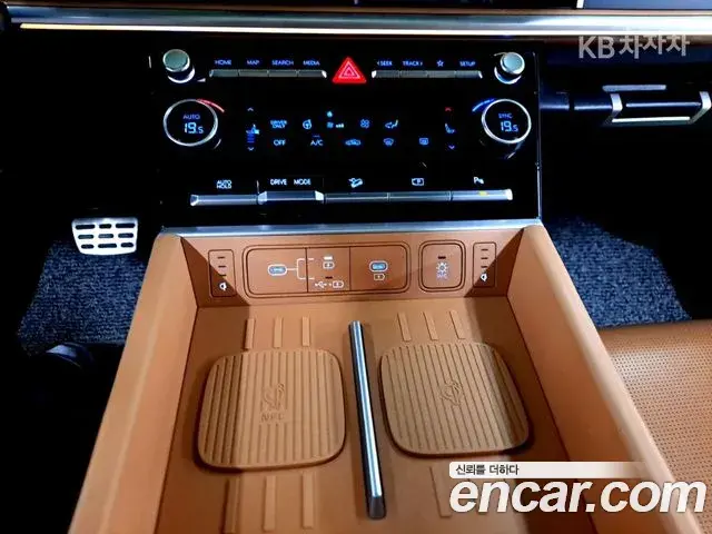 Hyundai Santa Fe 2023 — ფოტო 17/20