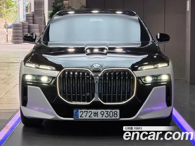BMW 7 Series 2023 — Photo 12/20