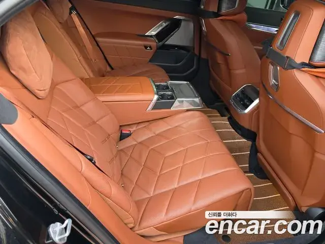 BMW 7 Series 2023 — Photo 2/20