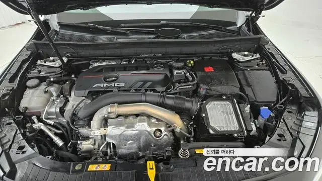 Mercedes-Benz GLB-Class 2025 — ფოტო 17/20