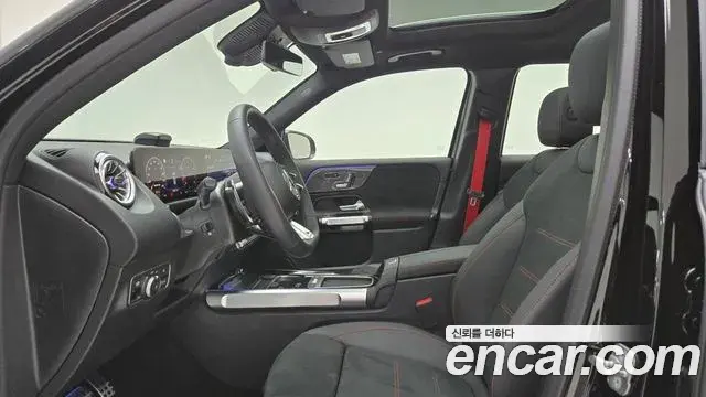 Mercedes-Benz GLB-Class 2025 — ფოტო 18/20