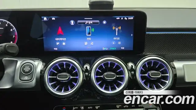 Mercedes-Benz GLB-Class 2025 — ფოტო 15/20