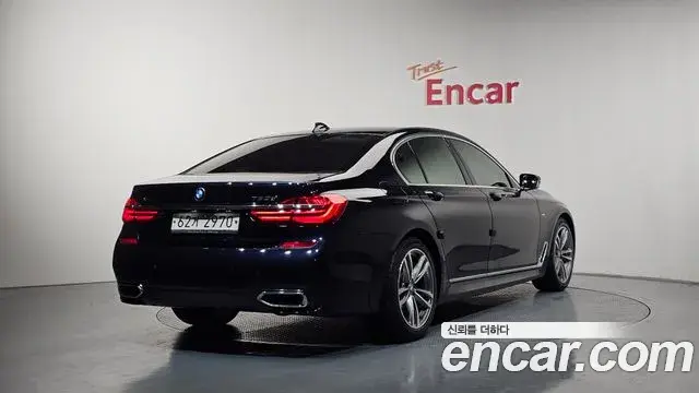 BMW 7 Series 2018 — Photo 35/40