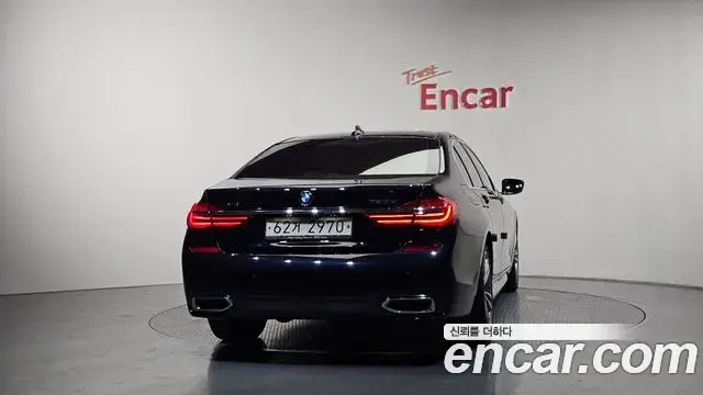 BMW 7 Series 2018 — Photo 25/40