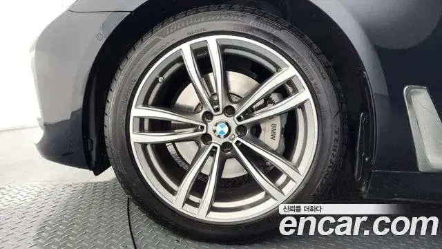 BMW 7 Series 2018 — Photo 7/40