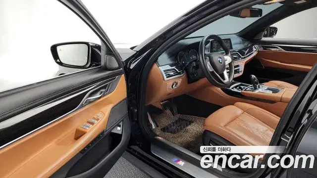 BMW 7 Series 2018 — Photo 26/40