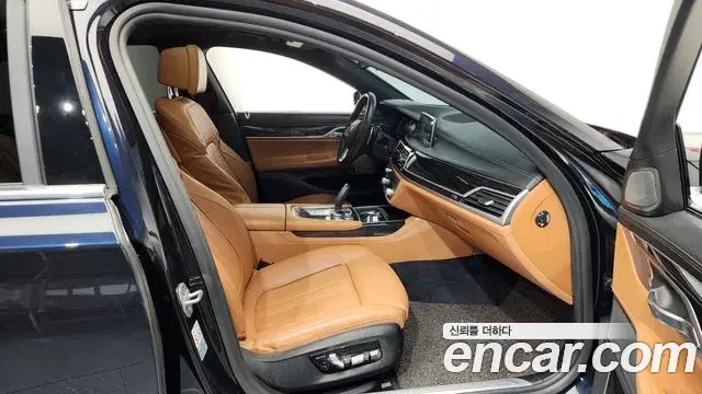 BMW 7 Series 2018 — Photo 31/40