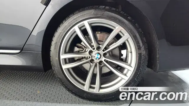 BMW 7 Series 2018 — Photo 10/40