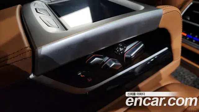 BMW 7 Series 2018 — Photo 37/40