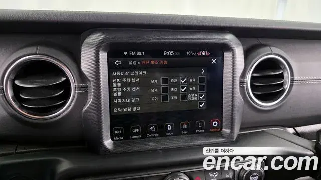 Jeep Wrangler 2021 — Şəkil 19/20