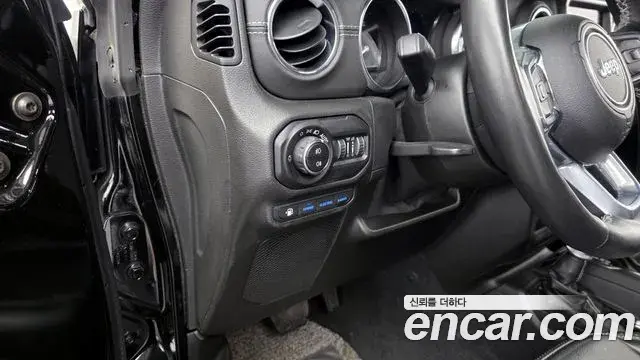 Jeep Wrangler 2021 — Şəkil 9/20