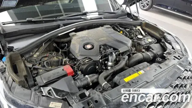 Land Rover Range Rover Velar 2018 — ფოტო 6/33