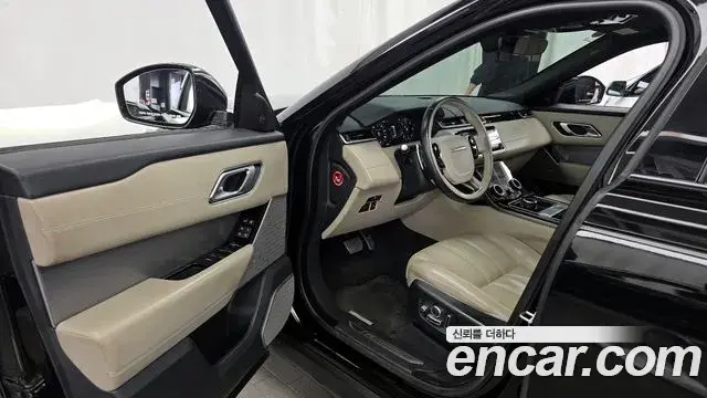 Land Rover Range Rover Velar 2018 — ფოტო 33/33