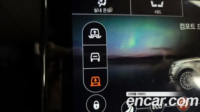Land Rover Range Rover Velar 2018 — ფოტო 10/33