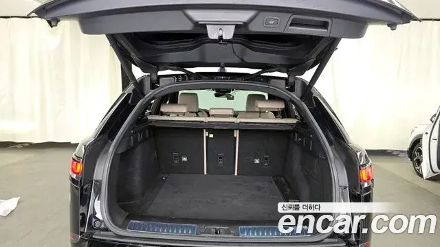 Land Rover Range Rover Velar 2018 — ფოტო 8/33