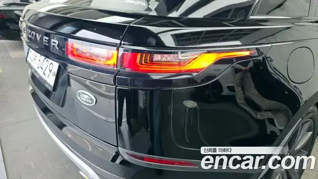 Land Rover Range Rover Velar 2018 — ფოტო 32/33