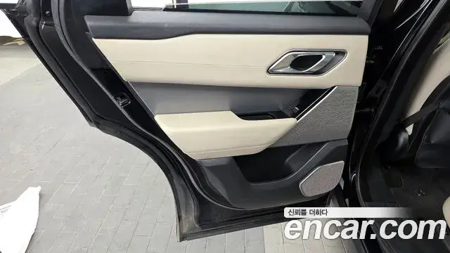 Land Rover Range Rover Velar 2018 — ფოტო 12/33