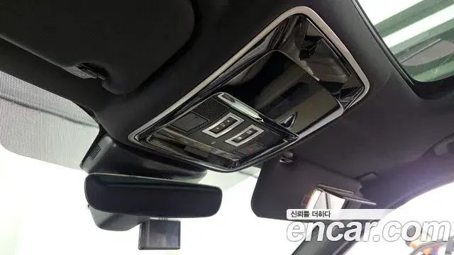 Land Rover Range Rover Velar 2018 — ფოტო 26/33
