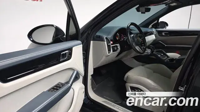 Porsche Cayenne 2021 — Şəkil 22/32