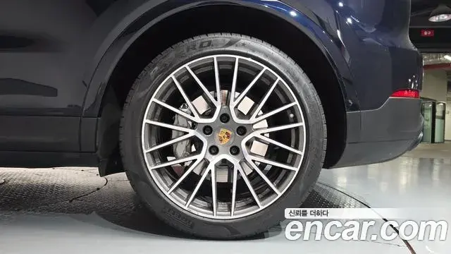 Porsche Cayenne 2021 — Şəkil 16/32