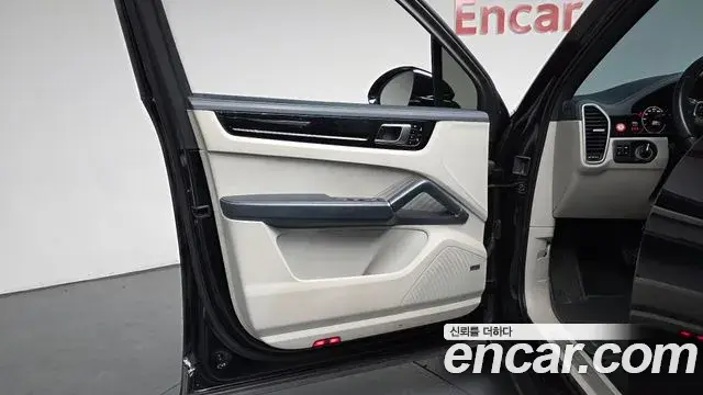 Porsche Cayenne 2021 — Şəkil 18/32
