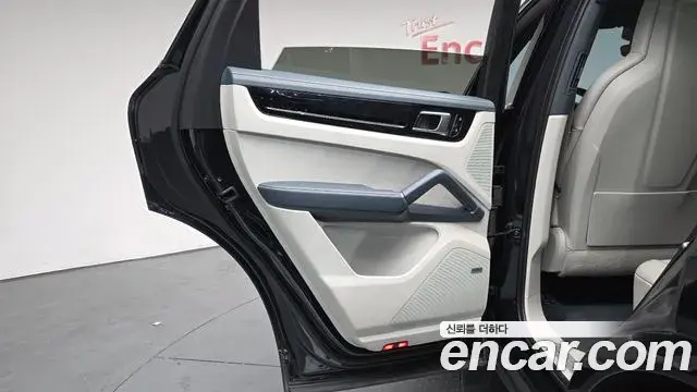 Porsche Cayenne 2021 — Şəkil 23/32