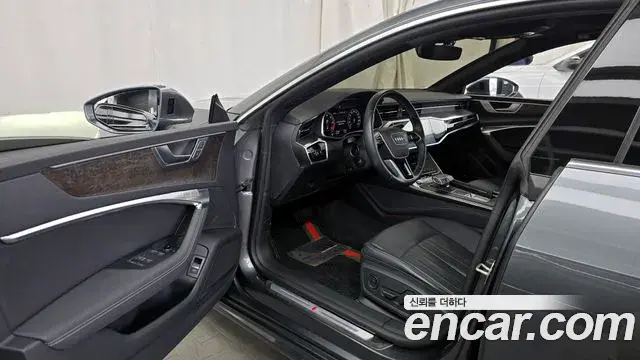 Audi A7 2021 — ფოტო 8/20