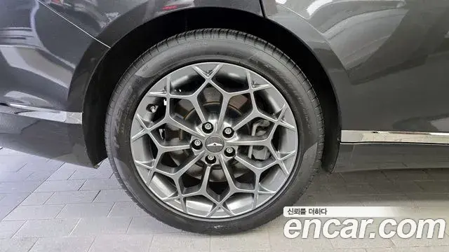 Genesis G80 2022 — ფოტო 31/31