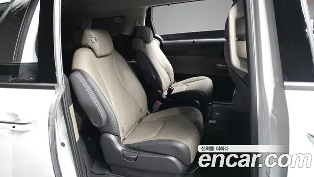 Kia Carnival 2023 — Фото 12/20