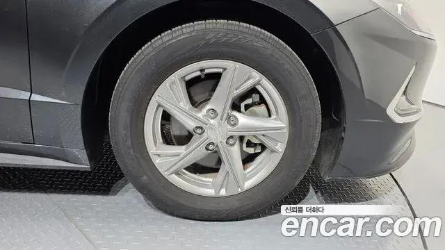 Hyundai Sonata Hybrid 2020 — Photo 11/32