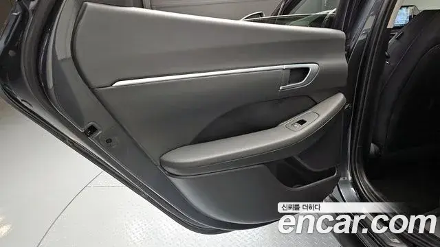 Hyundai Sonata Hybrid 2020 — Photo 27/32