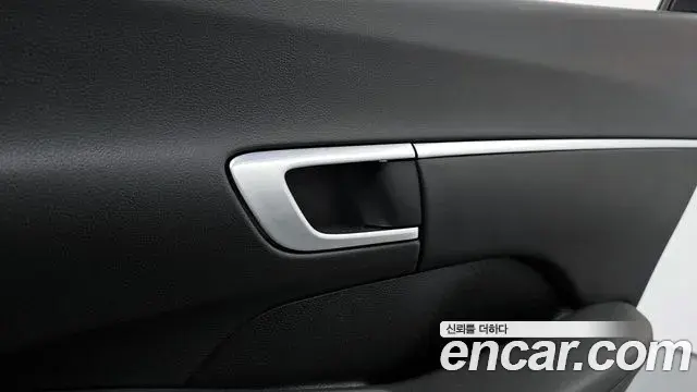 Hyundai Sonata Hybrid 2020 — Photo 28/32