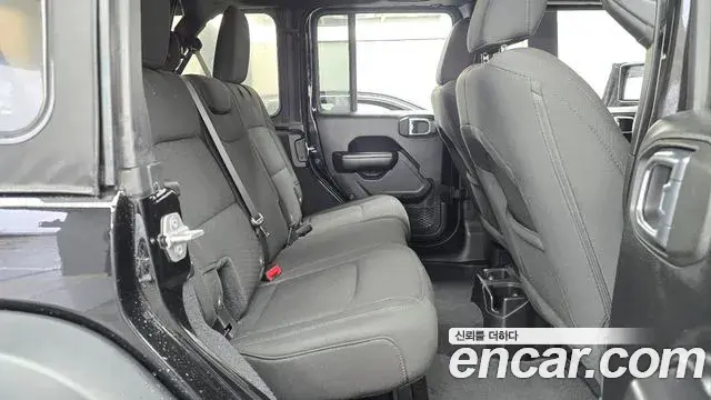 Jeep Wrangler 2019 — Şəkil 19/20