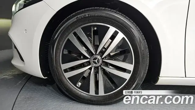 Mercedes-Benz A-Class 2021 — Photo 11/20