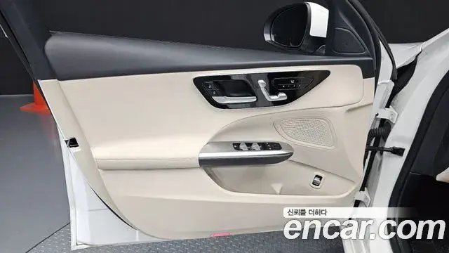 Mercedes-Benz C-Class 2023 — ფოტო 19/30