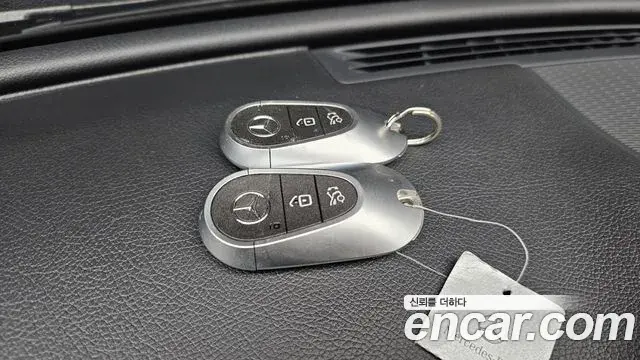 Mercedes-Benz C-Class 2023 — ფოტო 4/30